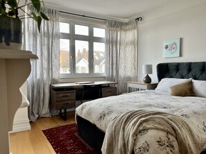 2 bedrooms, desk, free WiFi, bed sheets