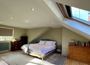 2 bedrooms, desk, free WiFi, bed sheets - Large Refurbished 2 Bed Flat - Pitshanger, Ealing (London)