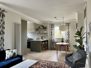 Interior - Large Refurbished 2 Bed Flat - Pitshanger, Ealing (London)