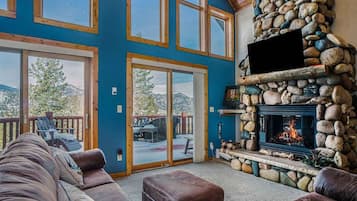 Smart TV, fireplace, DVD player, offices