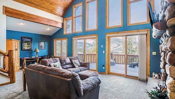 Smart TV, fireplace, DVD player, offices