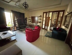 TV, fireplace, offices