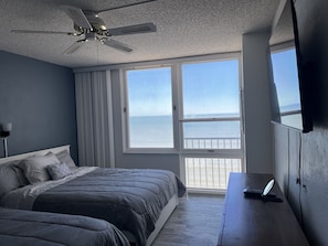 2 bedrooms, WiFi - Beautiful Ocean Front Condo (😳Spectacular, oceanfront views) (Daytona Beach Shores)