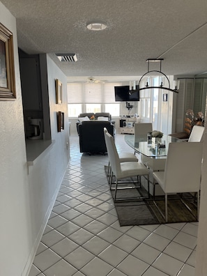 Interior - Beautiful Ocean Front Condo (😳Spectacular, oceanfront views) (Daytona Beach Shores)