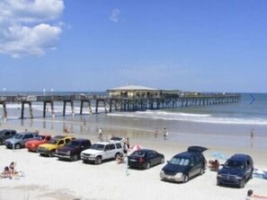 On the beach - Beautiful Ocean Front Condo (😳Spectacular, oceanfront views) (Daytona Beach Shores)