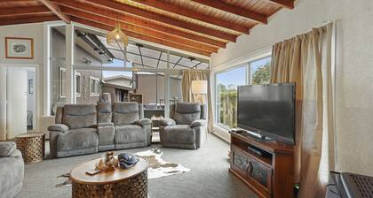 Lakeview Escape with spa - sauna - patio