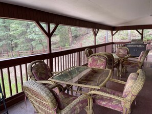 Outdoor dining - 5BR Mountain Cabin !Treehouse Backs to Forest Near Rafting & Skiing (Idaho Springs)
