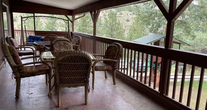 Private 5 Bedroom Cabin w/ Fireplace, & Treehouse.