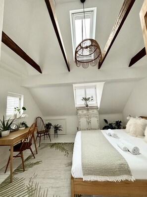 3 bedrooms, desk, iron/ironing board, travel cot