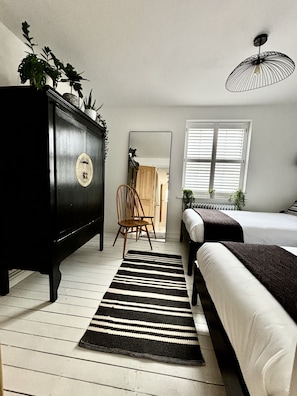 3 bedrooms, desk, iron/ironing board, travel cot