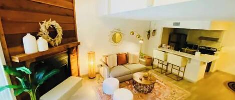 TV, fireplace