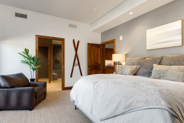 3 bedrooms, desk, iron/ironing board, WiFi