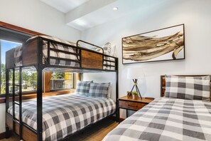 3 bedrooms, desk, iron/ironing board, WiFi
