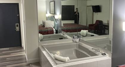 Greenwoods Inn & Suites