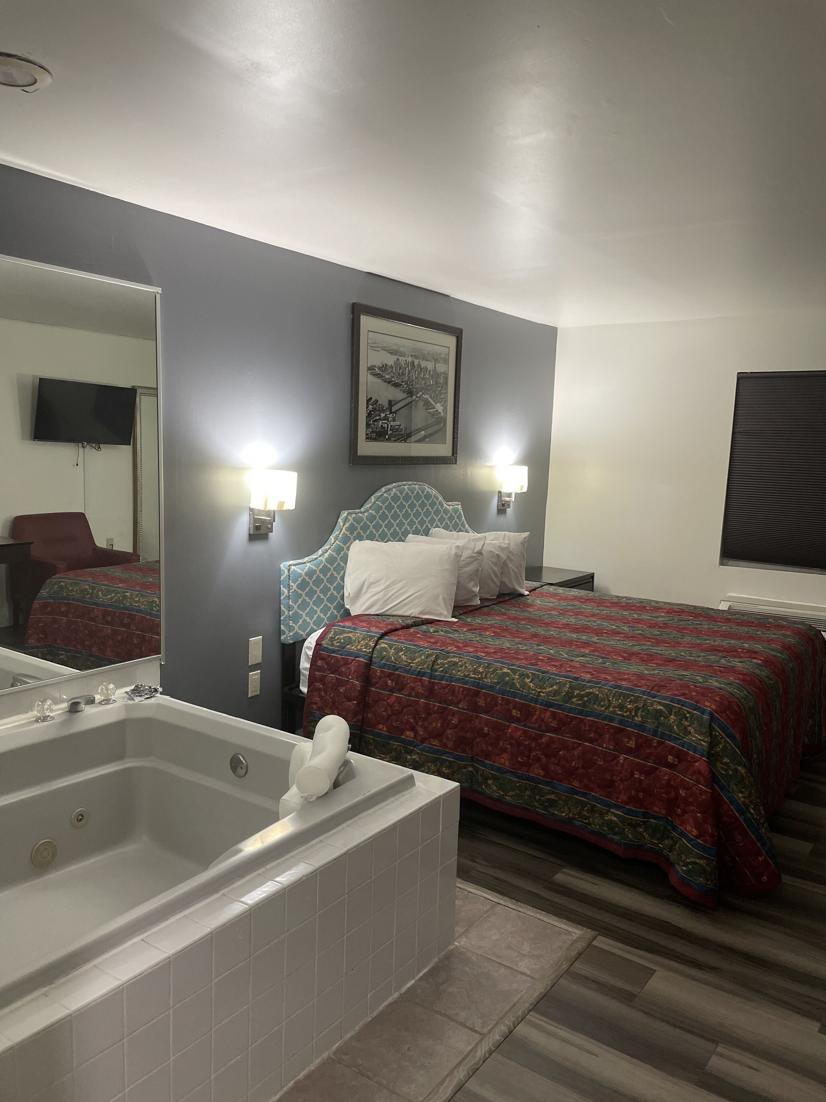 Standard Studio Suite | Desk, free WiFi, bed sheets