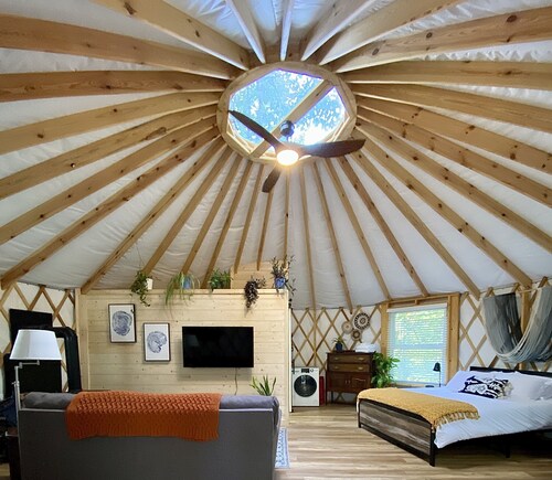 Unique Yurt on 23 Acres in the Mountains!