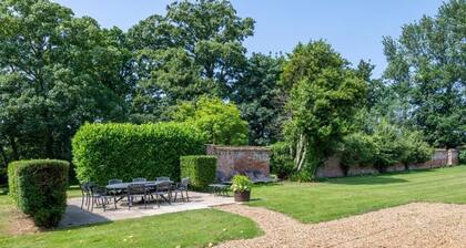 Ormesby Manor - Shepherd's hut Gamekeeper