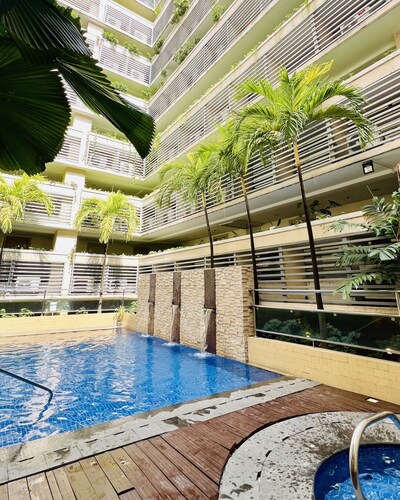 HENRY & ADICHE  EMPERADOR BUILDING