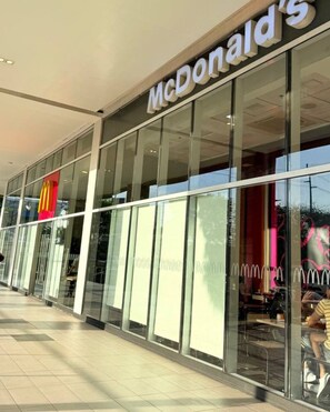 Restaurant - HENRY & ADICHE  EMPERADOR BUILDING (Pasay)