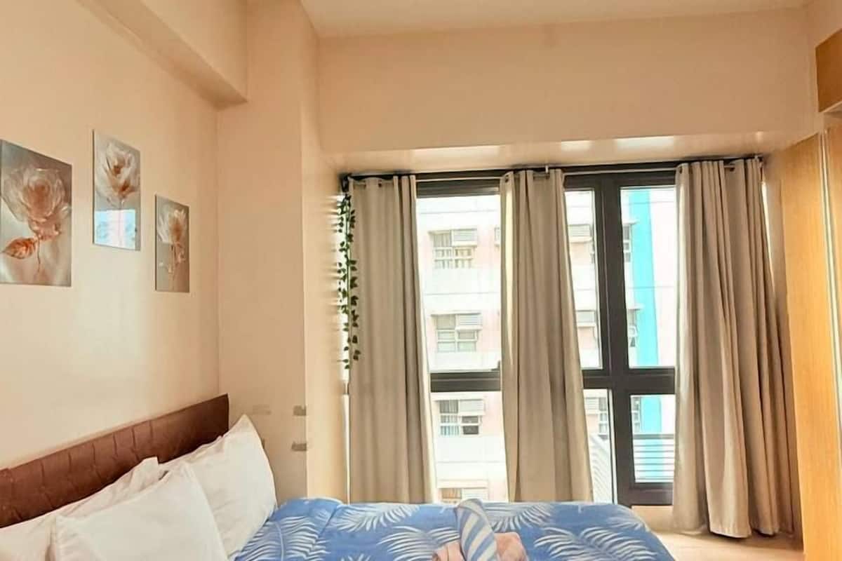 Individually furnished, desk, free WiFi