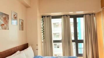 Individually furnished, desk, free WiFi