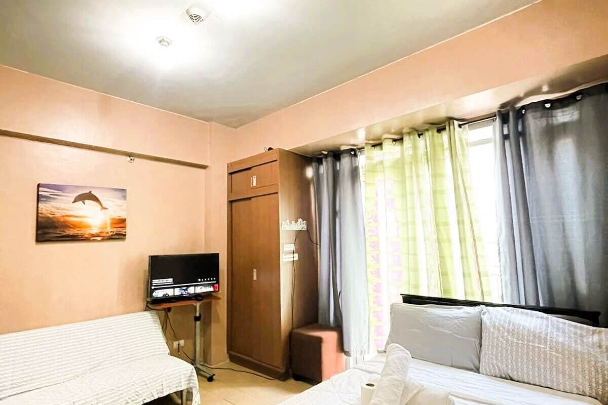 Individually furnished, desk, free WiFi