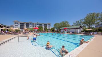 Piscina coperta, piscina all'aperto