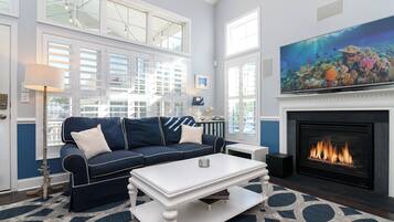 Smart TV, caminetto, videogiochi, lettore DVD