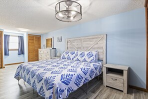 4 bedrooms, iron/ironing board, free WiFi, bed sheets
