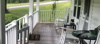 The Still House: A Serene Farmhouse Retreat Surrounded by Nature Near Murphy, NC