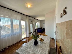 Interior - Holiday apartment with 3 bedrooms and balcony (Dramalj)
