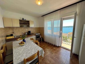 Dining - Holiday apartment with 3 bedrooms and balcony (Dramalj)