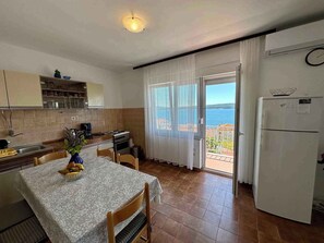 Dining - Holiday apartment with 3 bedrooms and balcony (Dramalj)