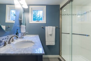 Combined shower/bathtub, hair dryer, towels, soap - Ski Chalet-Style Home with Hot Tub Spa, Eastman Community (Grantham)