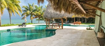 Luxurious private home in wildlife sanctuary with private pool, patio & dogs OK