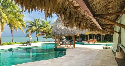 Luxurious private home in wildlife sanctuary with private pool, patio & dogs OK