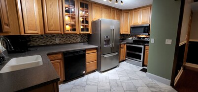 Minutes to Cedar Point, newly remodeled 4 bedrooms.