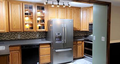 Minutes to Cedar Point, newly remodeled 4 bedrooms.