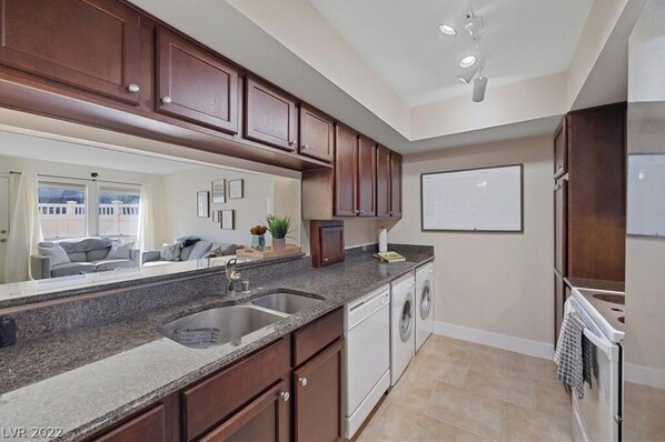 Fridge, microwave, stovetop, dishwasher