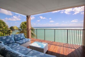 Property grounds - Beachfront Luxury with Incredible Ocean Views (Worthing)