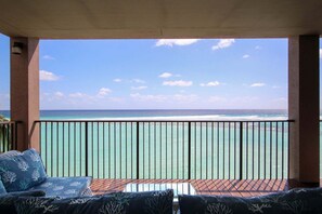 Property grounds - Beachfront Luxury with Incredible Ocean Views (Worthing)