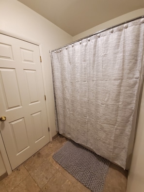 Combined shower/tub, towels, soap, shampoo