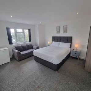 4 bedrooms, iron/ironing board, free WiFi, bed sheets - Charming 4-bed House in Enfield North London (Enfield)