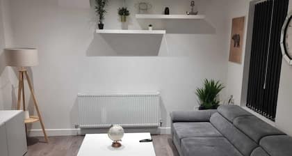 Charming 4-bed House in Enfield North London