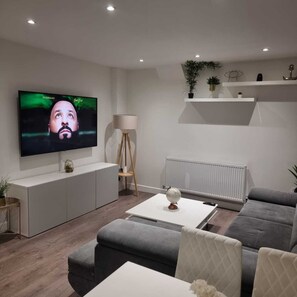 House, Multiple Beds | Living room - Charming 4-bed House in Enfield North London (Enfield)