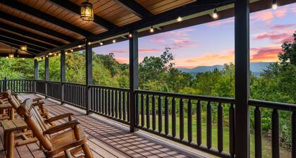 Peaceful 5-bedroom cabin with hot tub and views