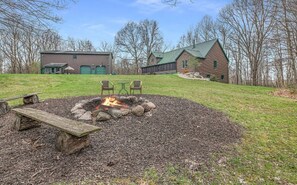 Property grounds - Large LODGE•Sleeps 20• Game Rm •HOT TUB• Golf nearby • Pontoon • poker rm (Lawrence)