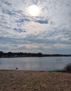 Beach towels - Large LODGE•Sleeps 20• Game Rm •HOT TUB• Golf nearby • Pontoon • poker rm (Lawrence)