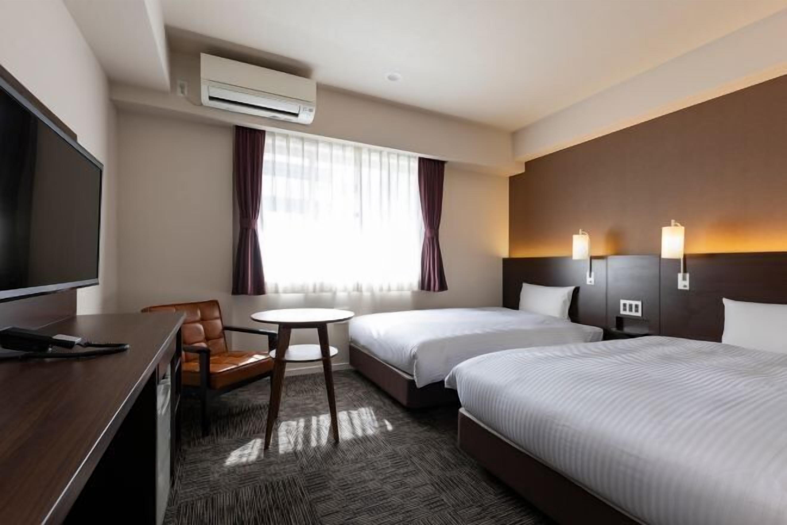 In-room safe, blackout drapes, free WiFi