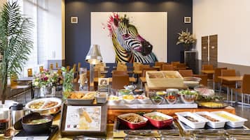 Daily buffet breakfast (JPY 1500 per person)